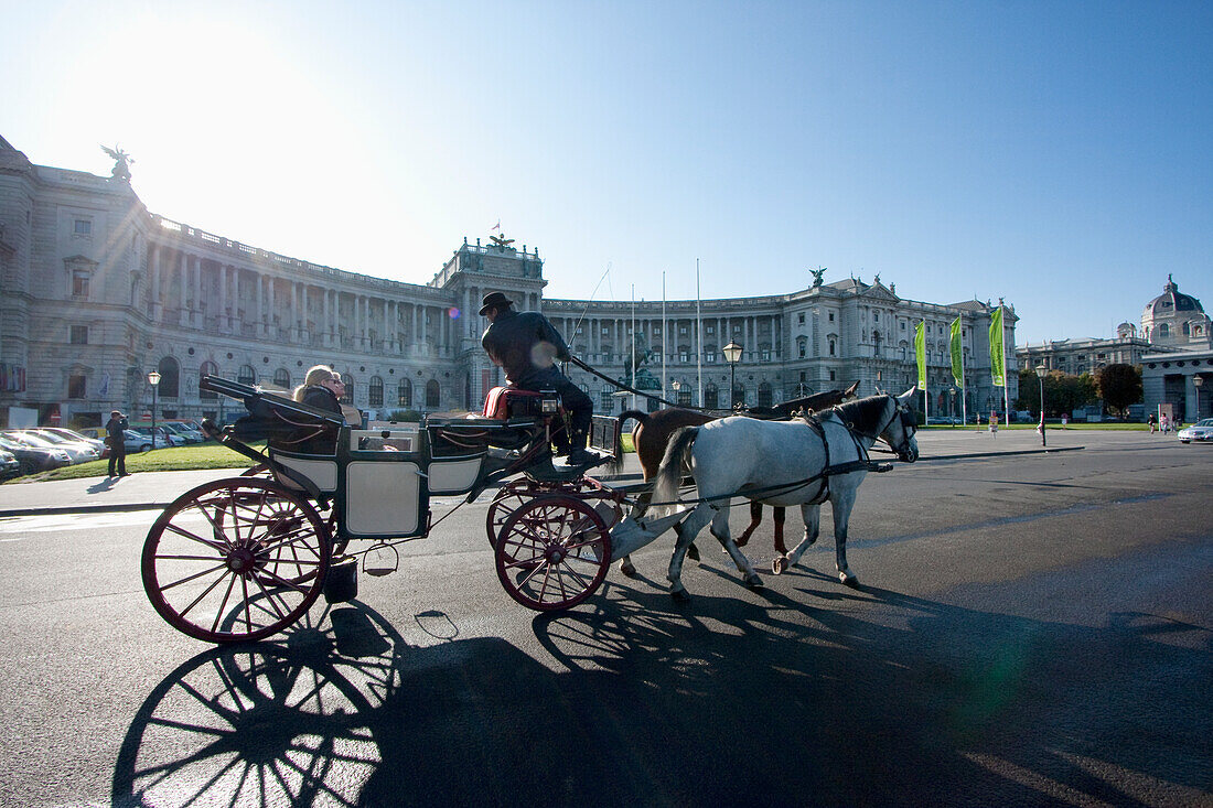 Fiaker (Viennese two-horse hackney carriage) in front of the Hofburg Imperial Palace, Vienna (Wien), Austria