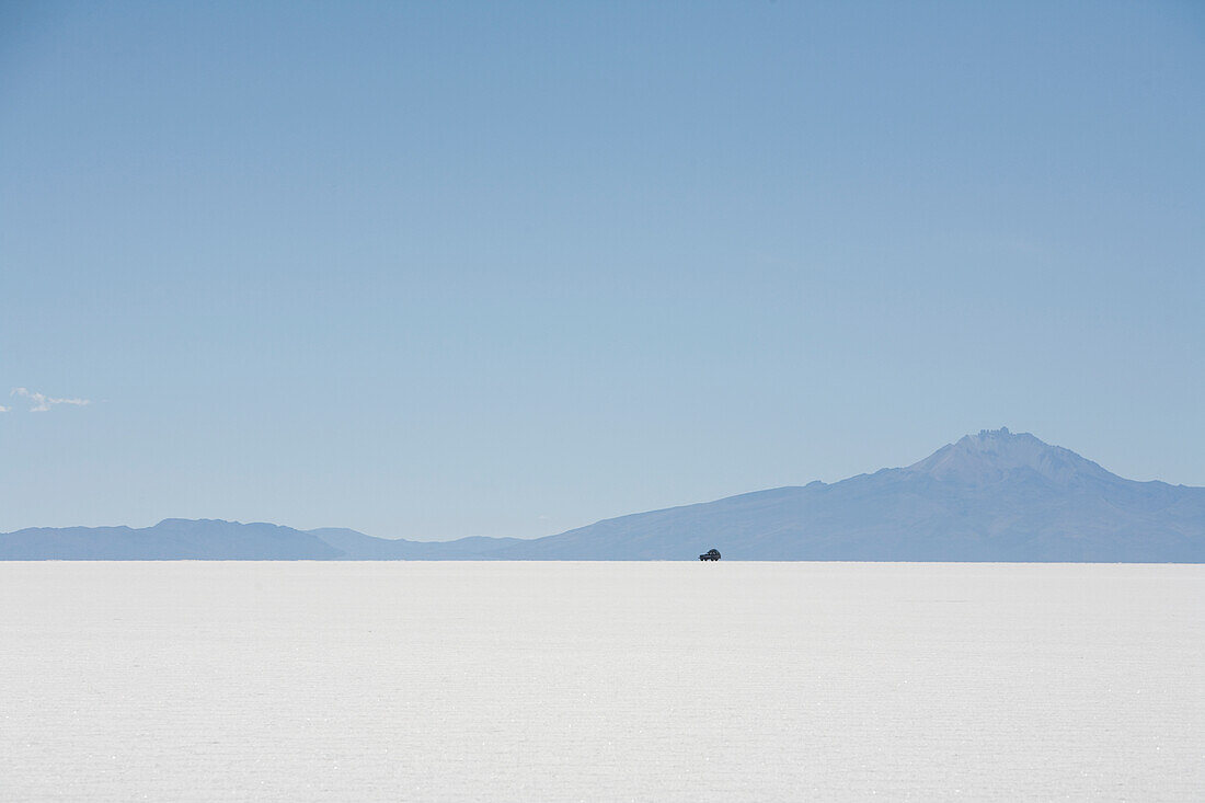 4x4 vehicle in the Salar de Uyuni, the world's largest salt flat, Potosi Department, Bolivia