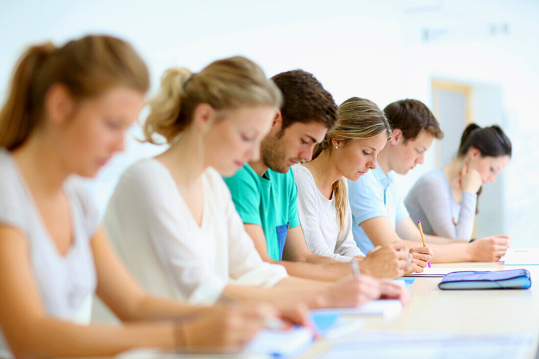 Studenten, Fakultät für Wirtschaftswissenschaften, UPV, EHU, Universität des Baskenlandes, San Sebastian, Donostia, Gipuzkoa, Baskenland, Spanien