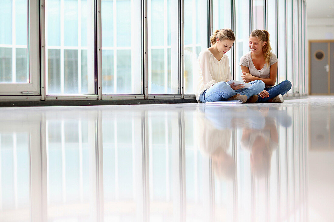 Studenten, Fakultät für Wirtschaft, UPV, EHU, Universität des Baskenlandes, San Sebastian, Donostia, Gipuzkoa, Baskenland, Spanien