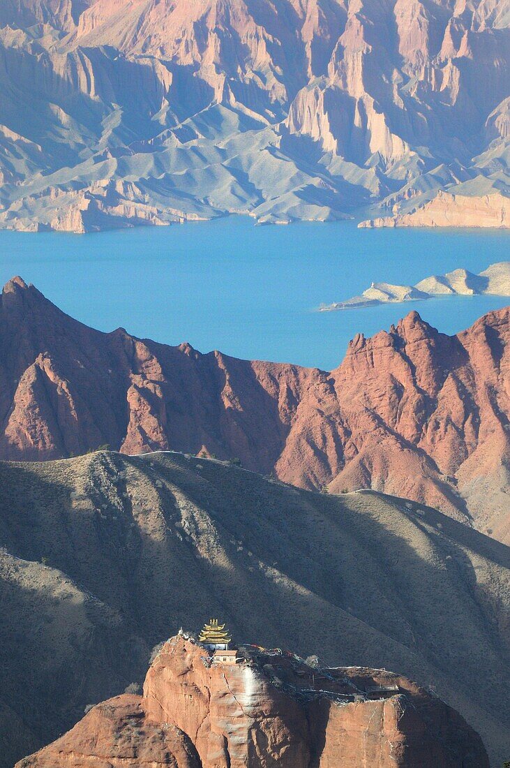 China, Qinghai, Amdo, Jiantsa county, Khamra National Park, Namzong hermitage and Li Jia Xia lake