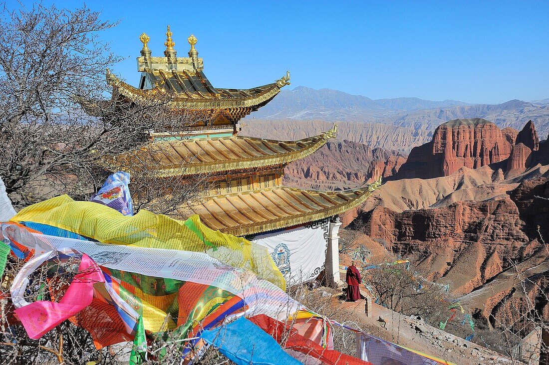China, Qinghai, Amdo, Jiantsa county, Khamra National Park, Namzong, 3 scholars hermitage