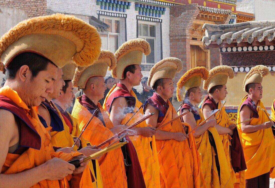 China, Qinghai, Amdo, Tongren Rebkong, Monastery of Gomar Guomari Si, Losar New Year festival, Opening ceremony, Incense bearers