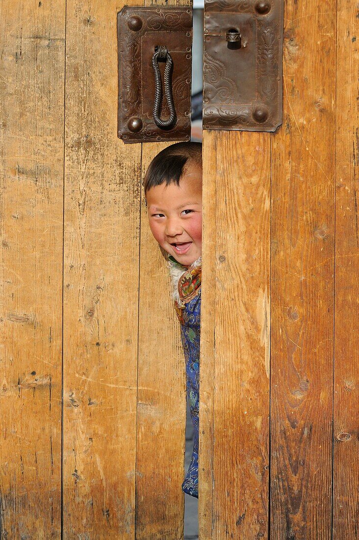 China, Gansu, Amdo, Xiahe, Monastery of Labrang Labuleng Si, Cheerful Tibetan boy