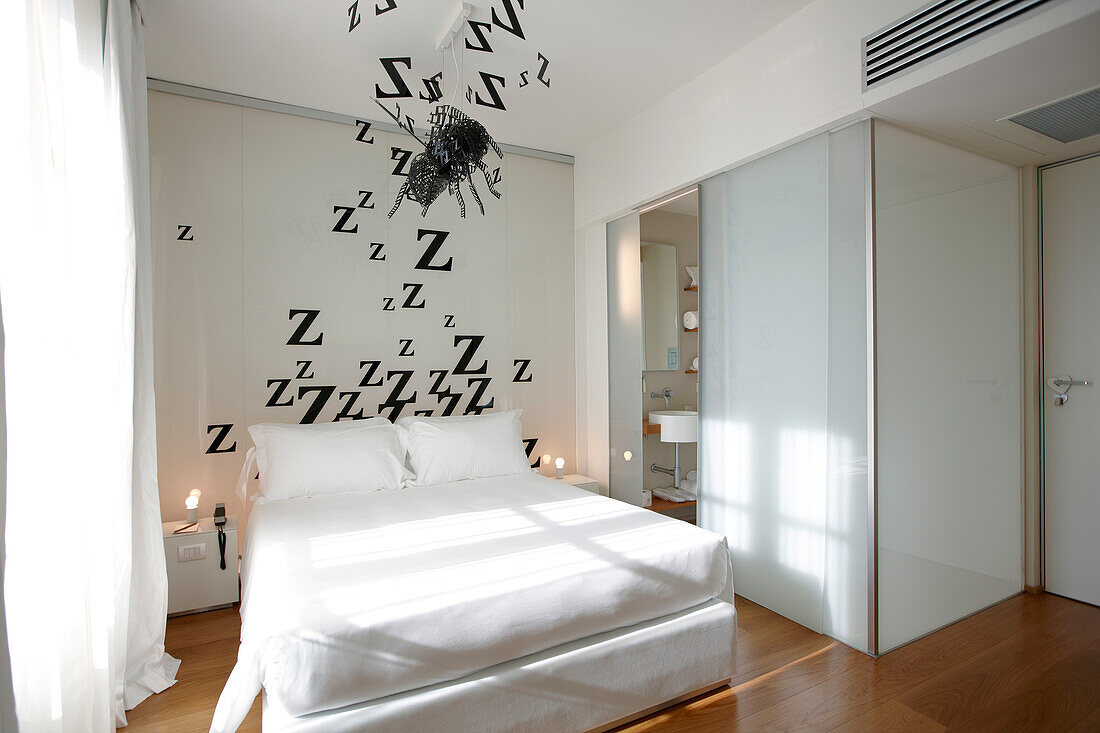 Zimmer 'Zzzzzzzzzz' im Hotel Maison Moschino, Via Monte Grappa 12, Mailand, Italien