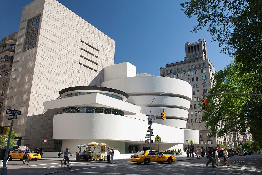 GUGGENHEIM MUSEUM FIFTH AVENUE MANHATTAN NEW YORK CITY USA