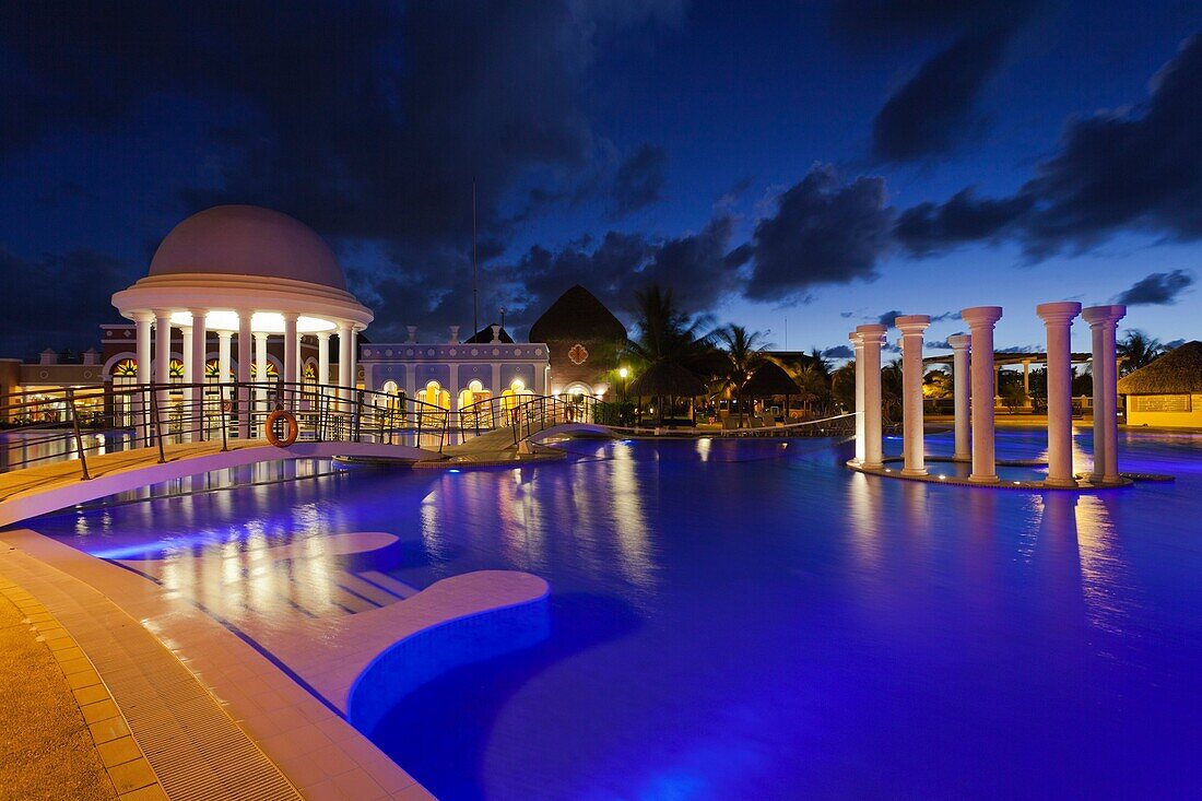 Cuba, Matanzas Province, Varadero, Hotel Iberostar Varadero, poolside, evening