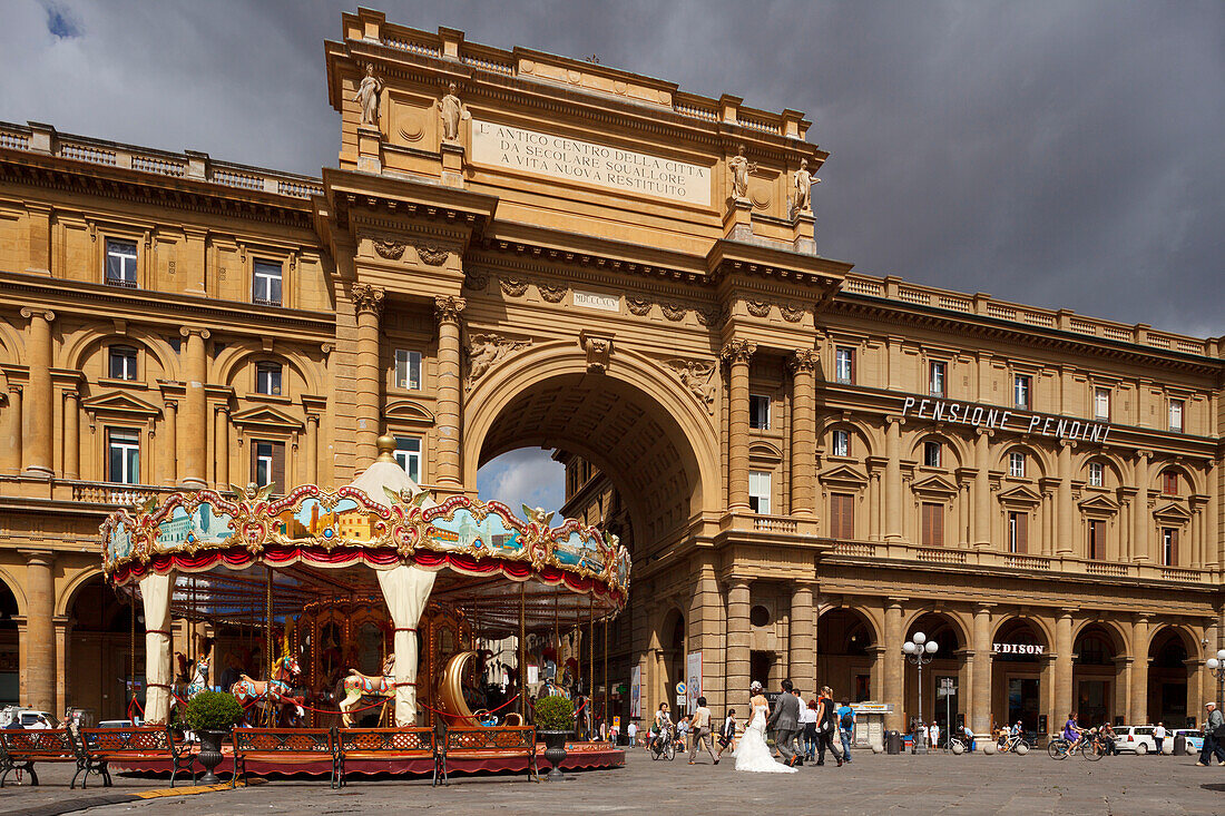 Carousel, merry-go-round on Piazza della Repubblica, square, historic centre of Florence, UNESCO World Heritage Site, Firenze, Florence, Tuscany, Italy, Europe