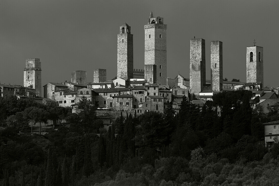 Townscape with towers, San Gimignano, UNESCO World Heritage Site, province of Siena, Tuscany, Italy, Europe