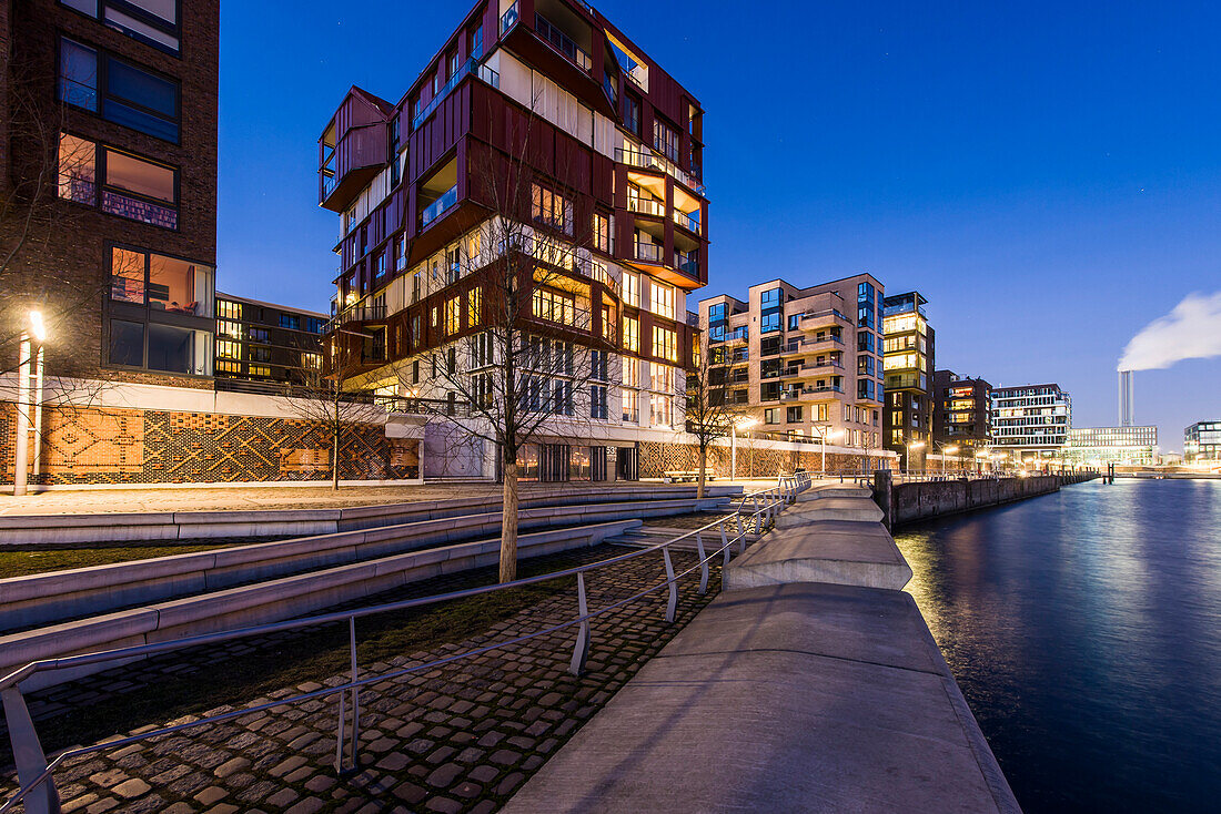 Moderne Architektur in der Dämmerung, am Kaiserkai, Grasbrookhafen, Hafencity, Hamburg, Deutschland