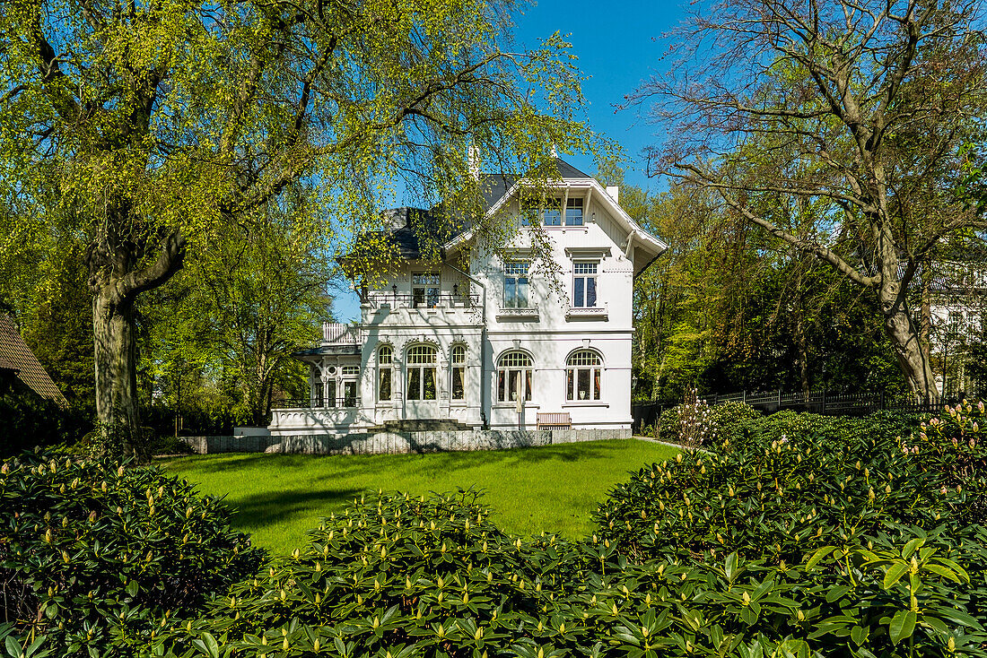 Villa in den Elbvororten von Hamburg, Norddeutschland, Deutschland