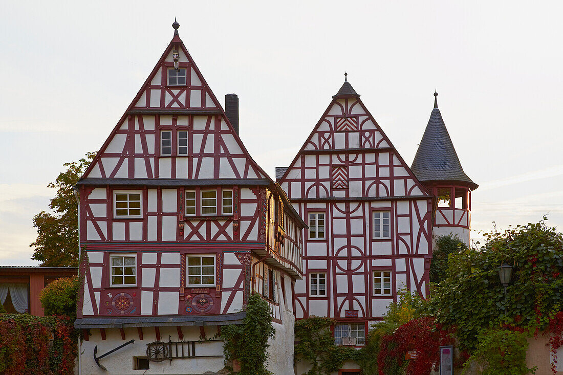 Altes Fährhaus (1621), old ferryhouse and Altes Rathaus, old town hall, in Puenderich, Mosel, Rhineland-Palatinate, Germany, Europe