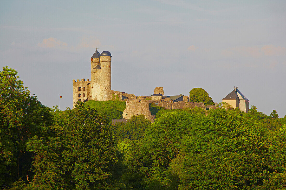 Blick auf Burg Greifenstein, Westerwald, Hessen, Deutschland, Europa