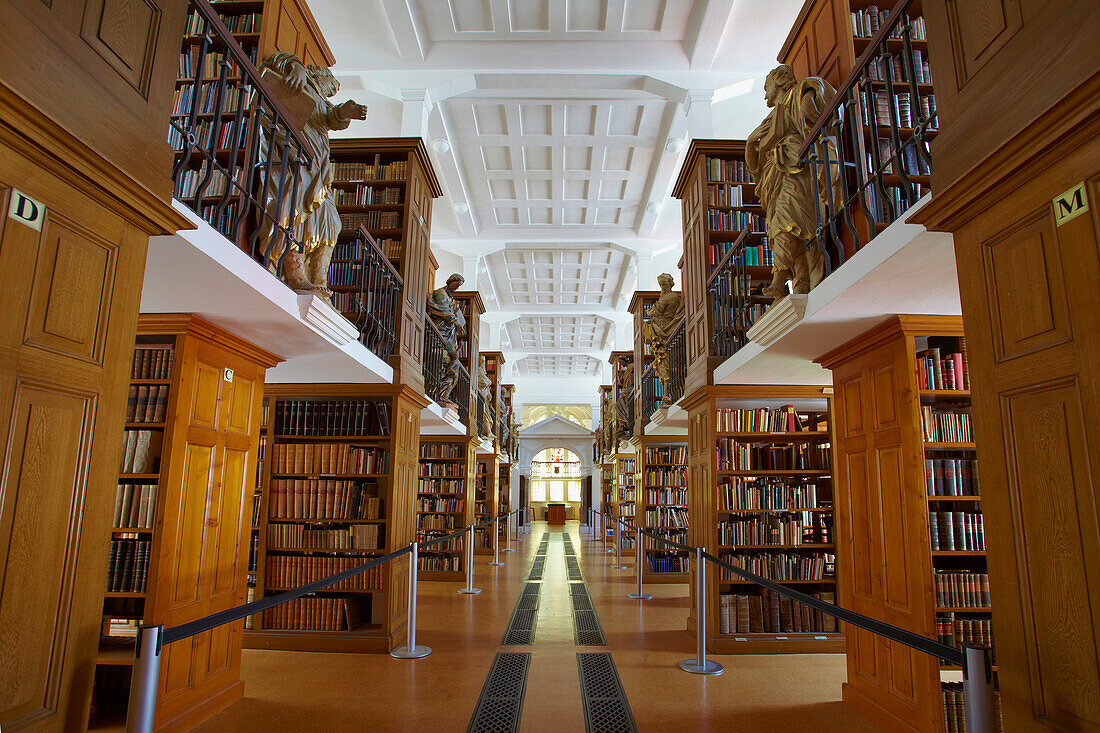 Bibliothek in Abtei Marienstatt (13. Jh.), Nistertal, Streithausen, Westerwald, Rheinland-Pfalz, Deutschland, Europa
