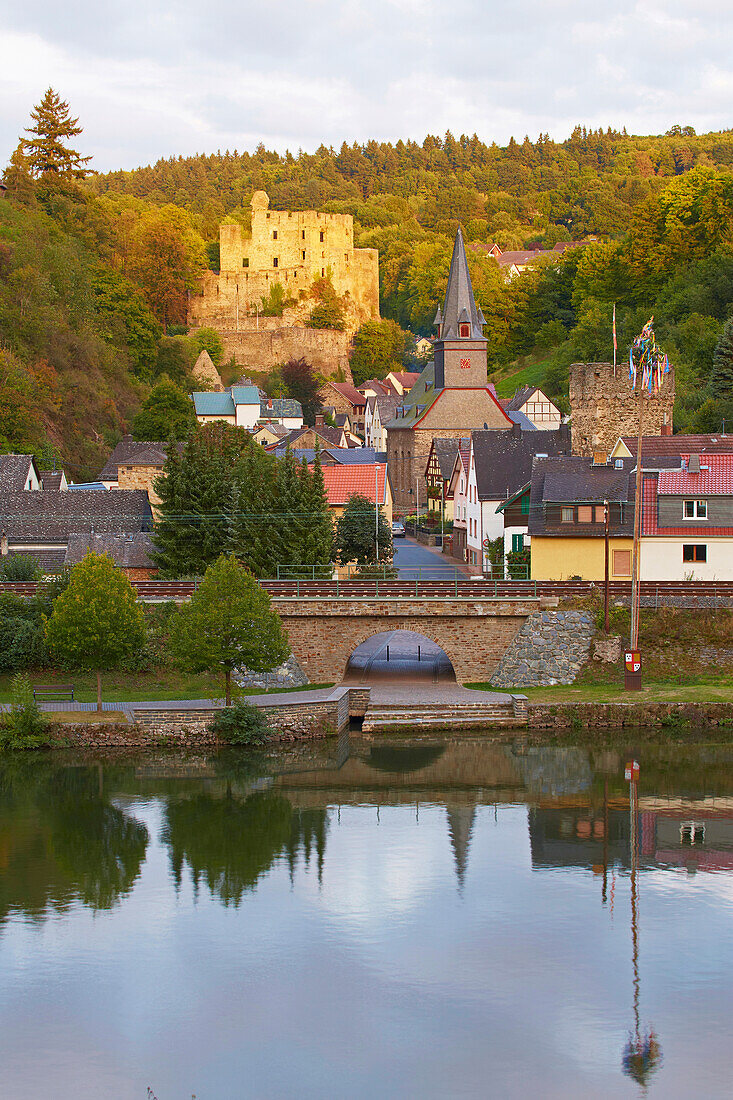 Balduinstein mit Burg Balduinstein, Lahn, Westerwald, Rheinland-Pfalz, Deutschland, Europa