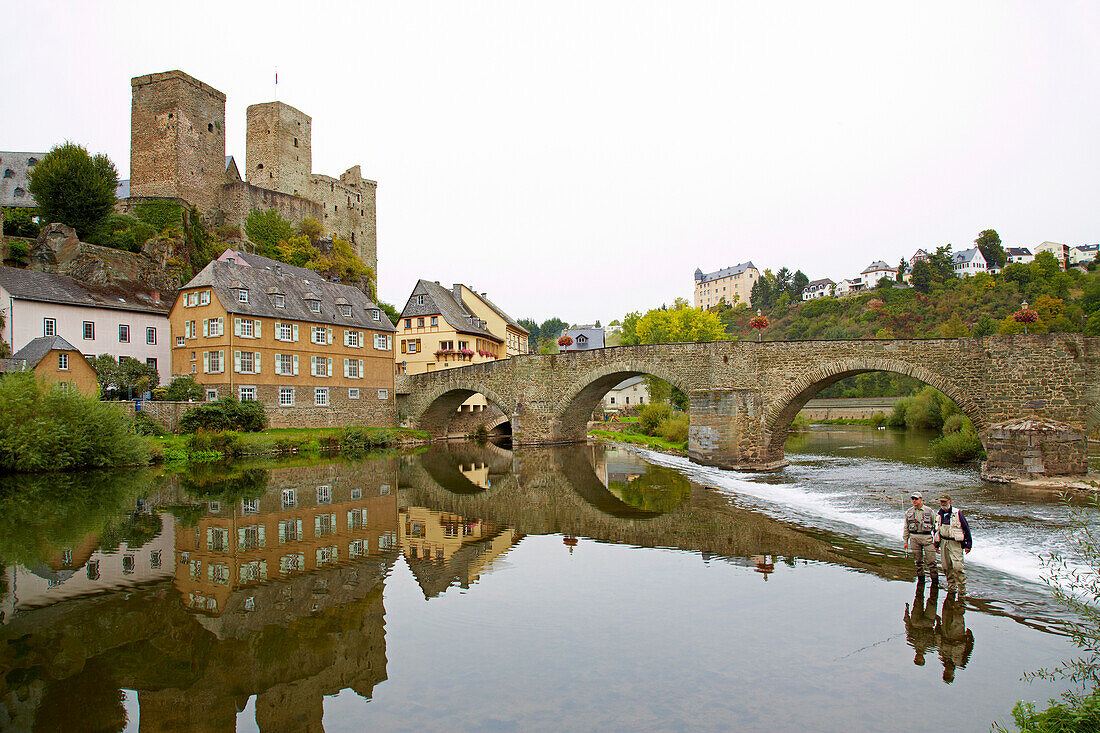 Runkel an der Lahn mit Burg Runkel und steinerner Bogenbrücke, Westerwald, Taunus, Hessen, Deutschland, Europa
