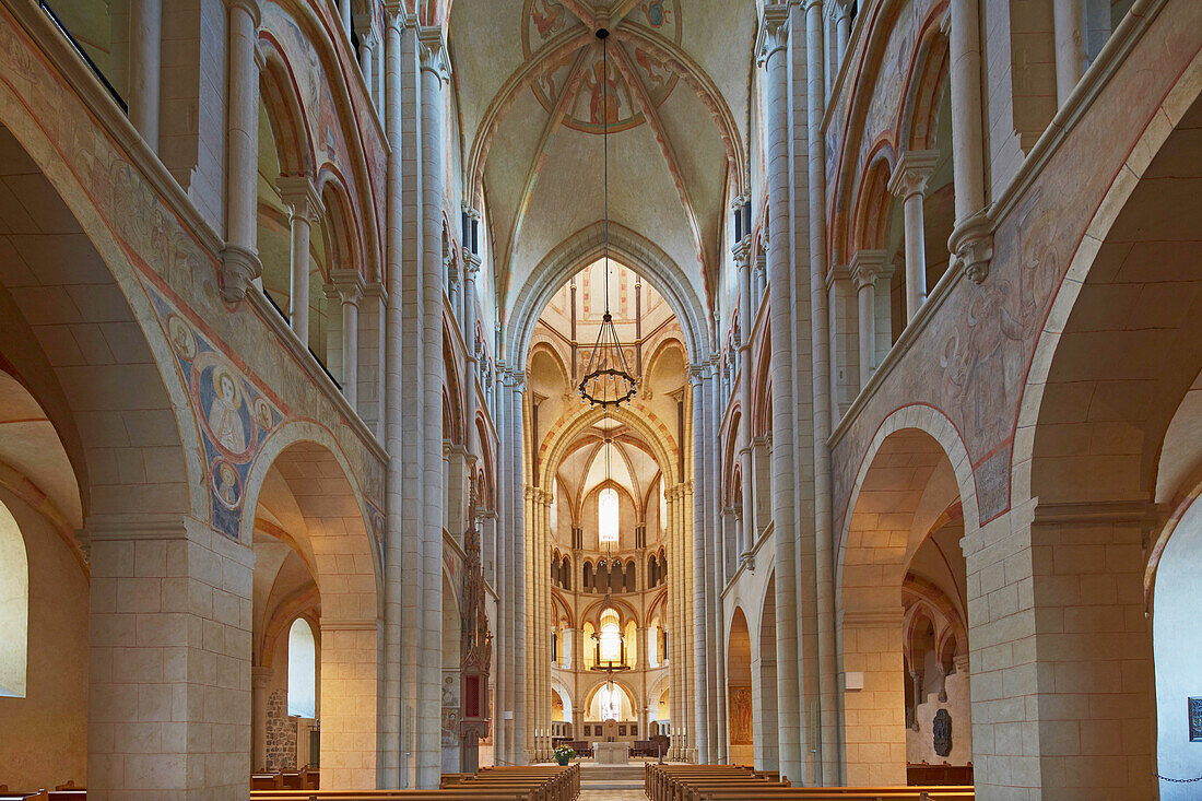 Hauptschiff im Limburger Dom, St. Georgs - Dom, Limburg, Westerwald, Hessen, Deutschland, Europa