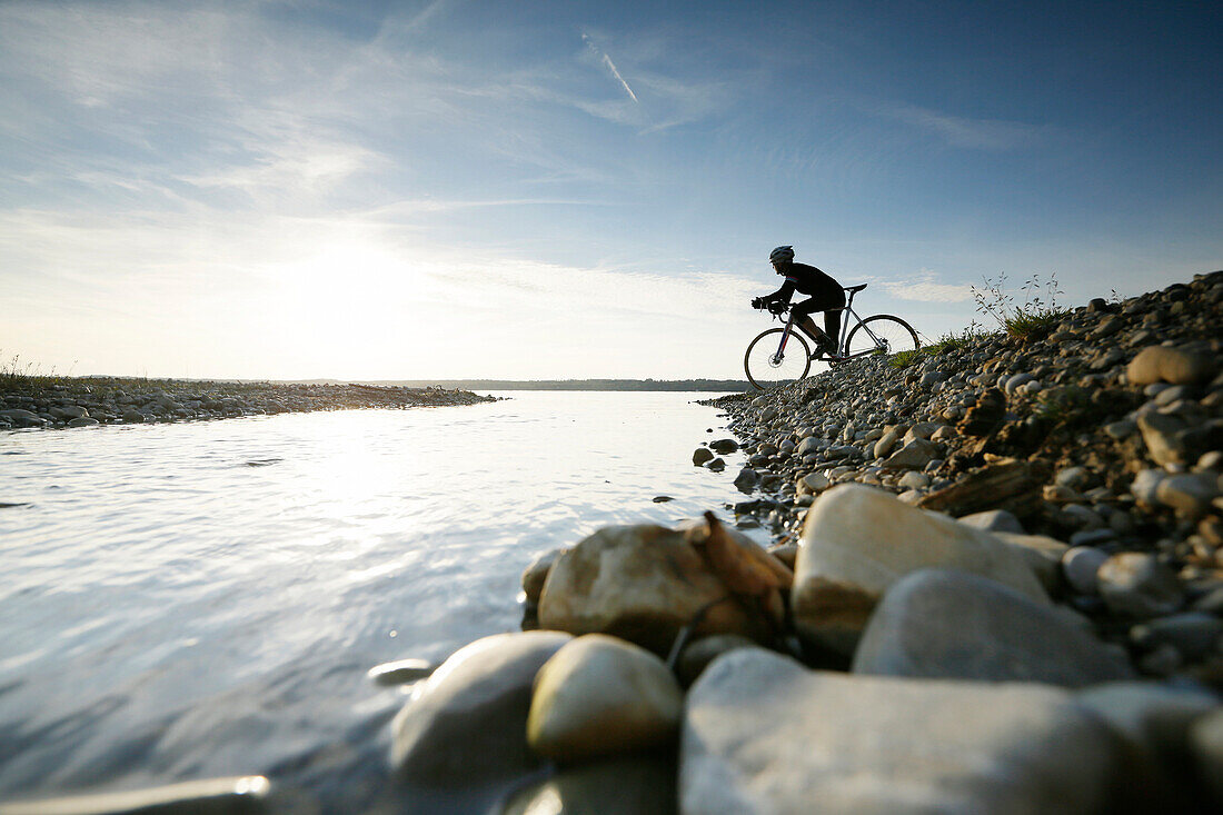 Man cyclocross touring in autumn, Lake Starnberg, Ambach, Munsing, Bavaria, Germany