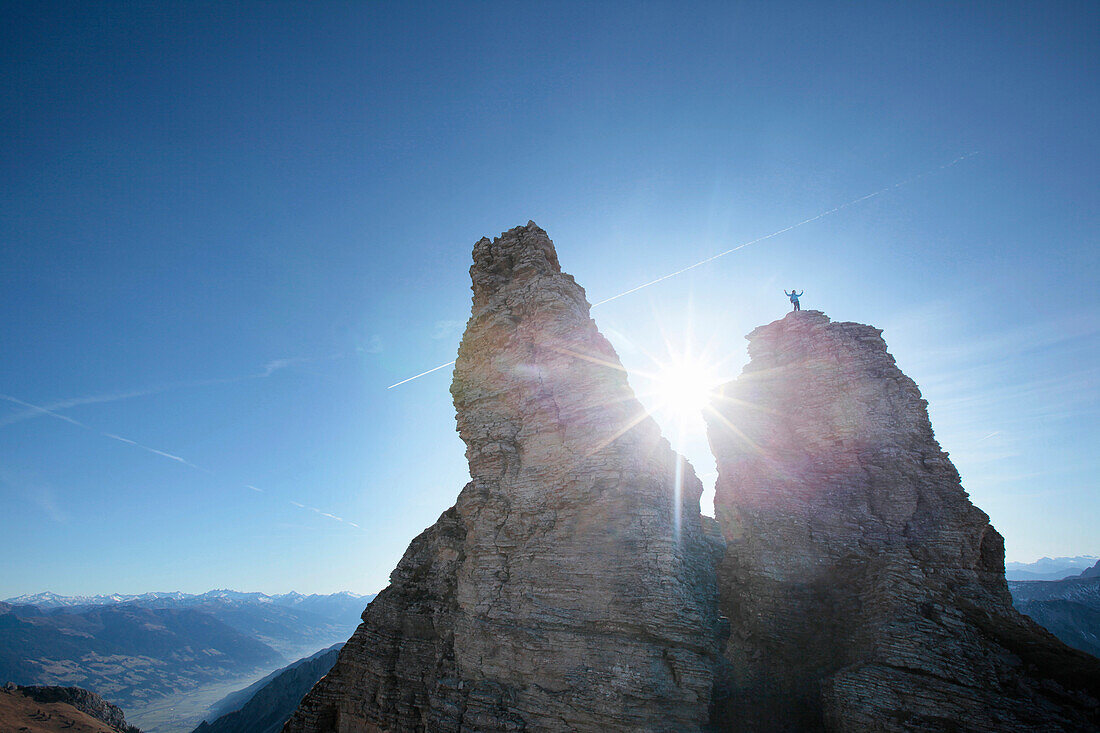 Person steht auf Felsen, Hochiss, Rofangebirge, Tirol, Österreich