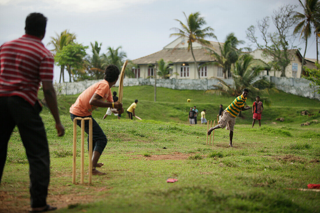 Cricketspieler am Army Ground, Altstadt, Galle, Südprovinz, Sri Lanka