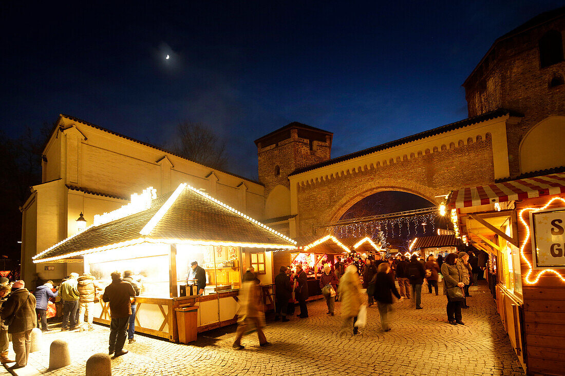 Christkindlmarkt am Sendlinger Tor, München, Bayern, Deutschland