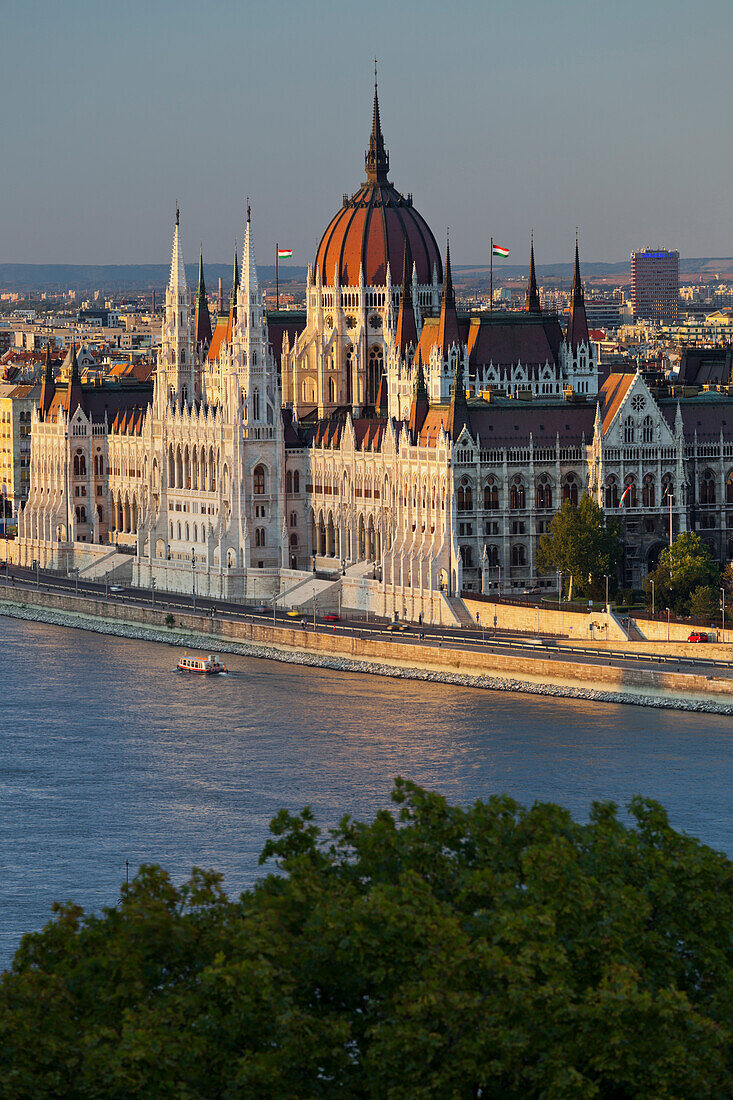 Parlament am Donauufer, Kossuth Lajos ter, Donau, Budapest, Ungarn