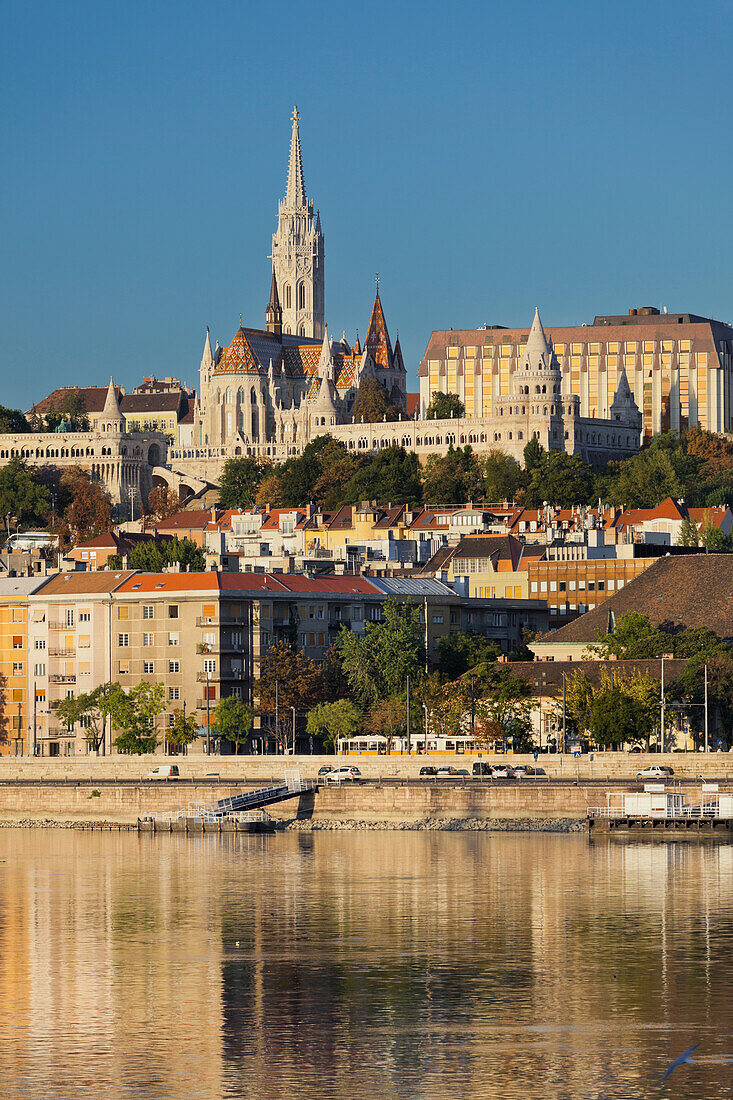 Matthiaskirche mit Fischerbastei, Donau, Buda, Budapest, Ungarn