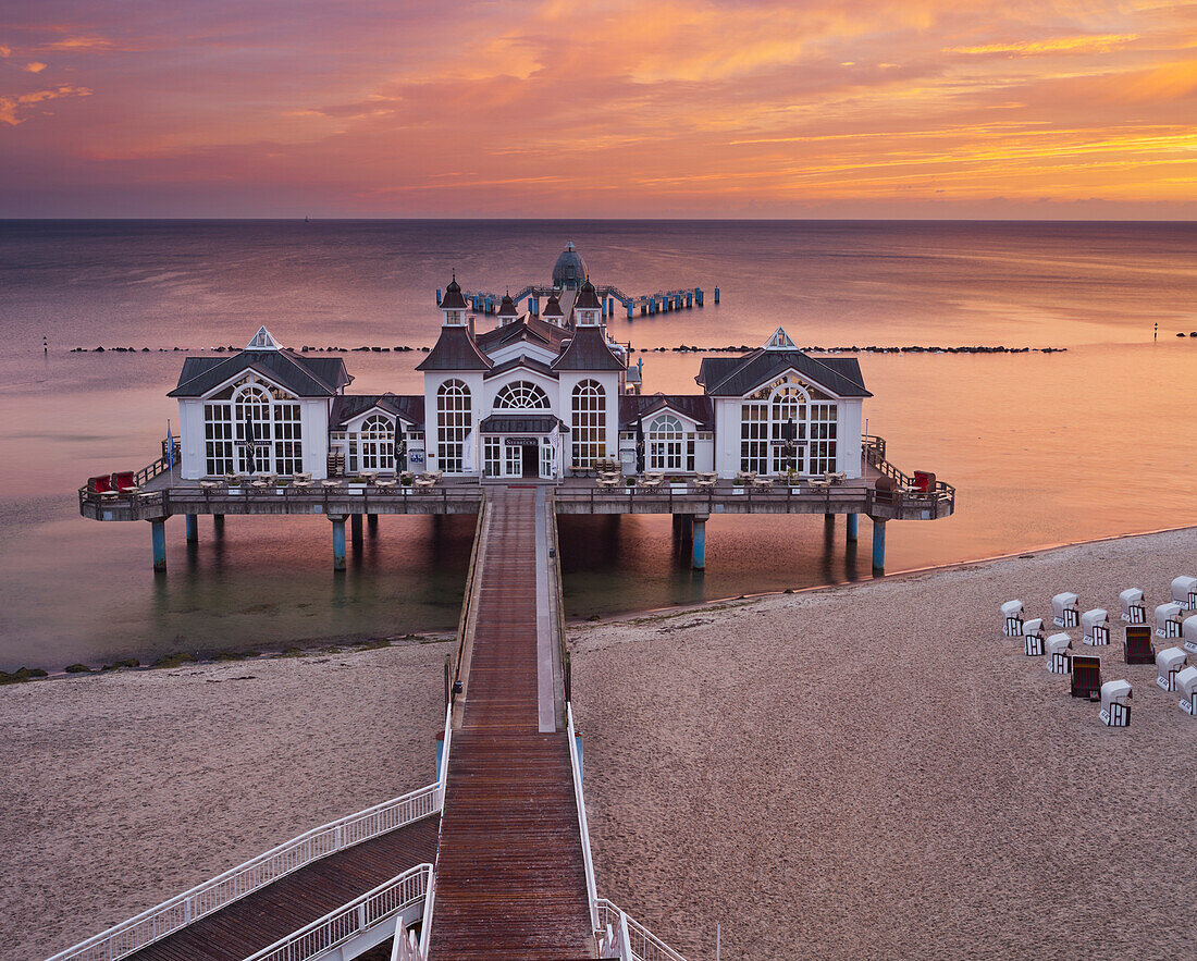 Seebrücke Sellin im Morgenlicht, Rügen, Mecklenburg-Vorpommern, Deutschland