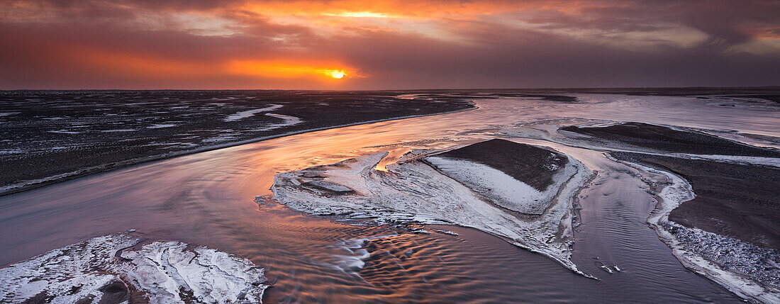 Sonnenaufgang über dem Skeidarsandur, Núpsvötn, Südisland, Island