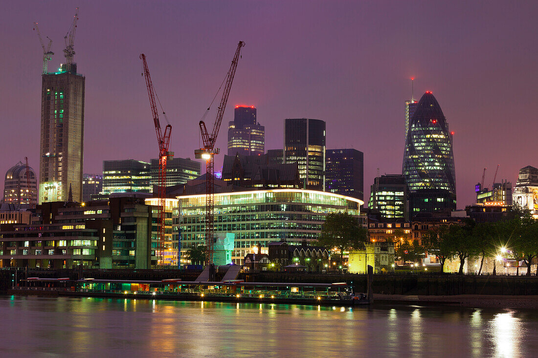 Skyline von London mit Themse, City of London, London, England