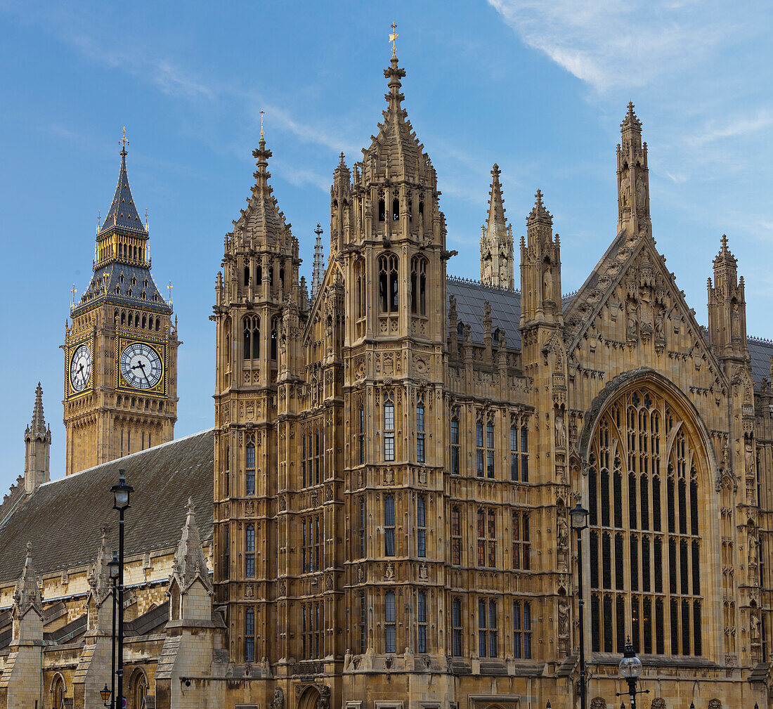 Westminster Palace mit Uhrenturm von Big Ben im Hintergrund, London, England