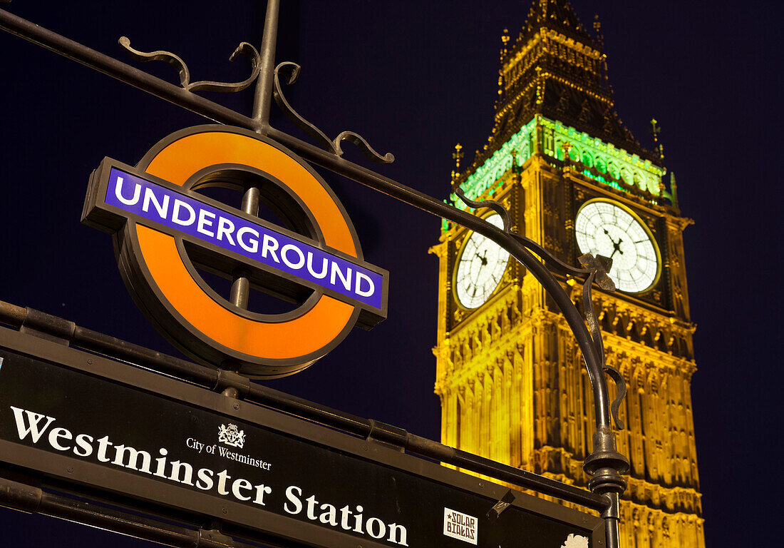 Schild von U-Bahn Station Westminster Station mit Big Ben im Hintergrund, London, England