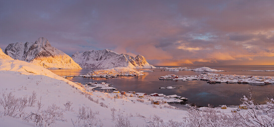 Reine in the morning light, Lilandstinden, Moskenesoya, Lofoten, Nordland, Norway