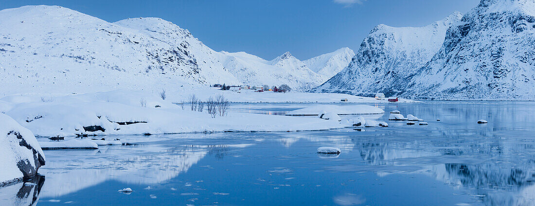 Bo, Flakstadpollen, Flakstadoya, Lofoten, Nordland, Norway