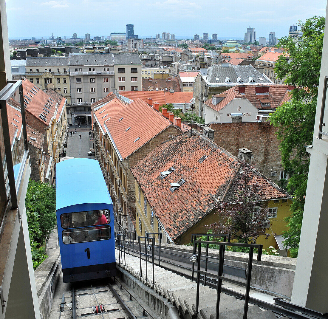Schrägaufzug von der Oberstadt zur Unterstadt, Zagreb, Kroatien