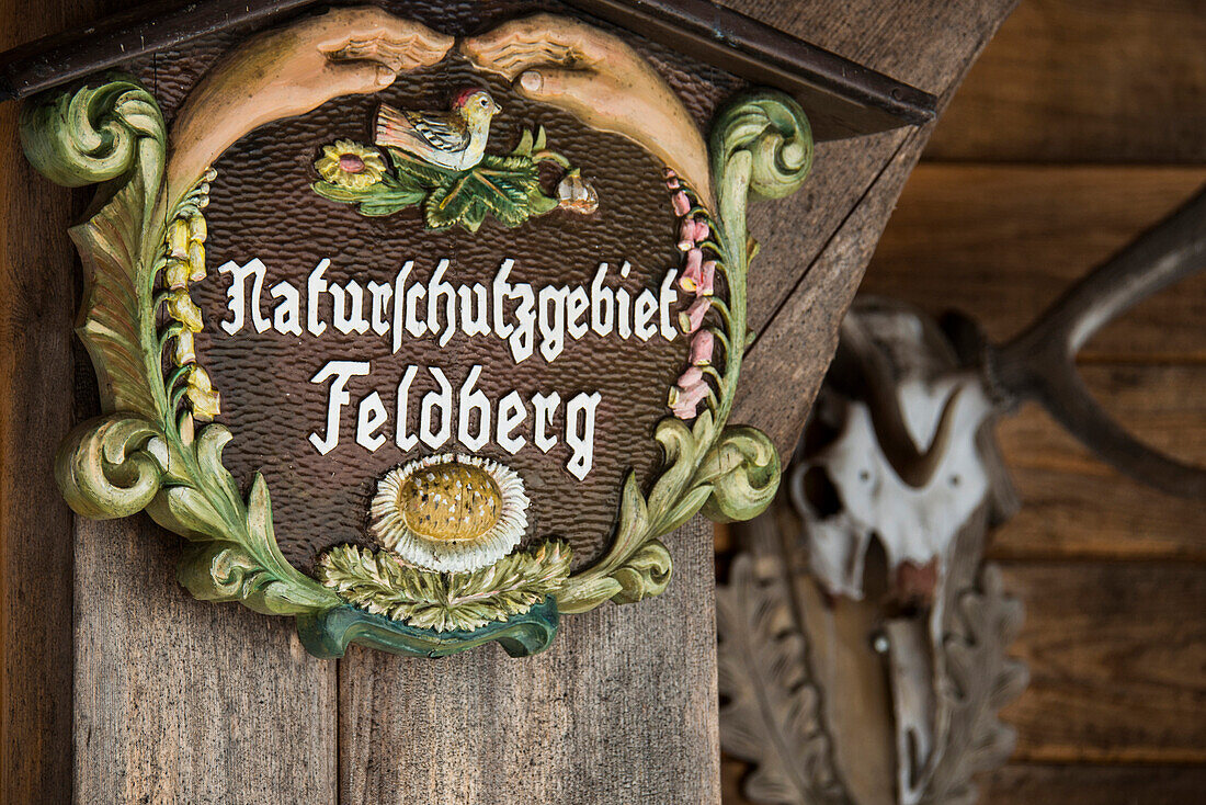 Schild am Feldberg, Schwarzwald, Baden-Württemberg, Deutschland