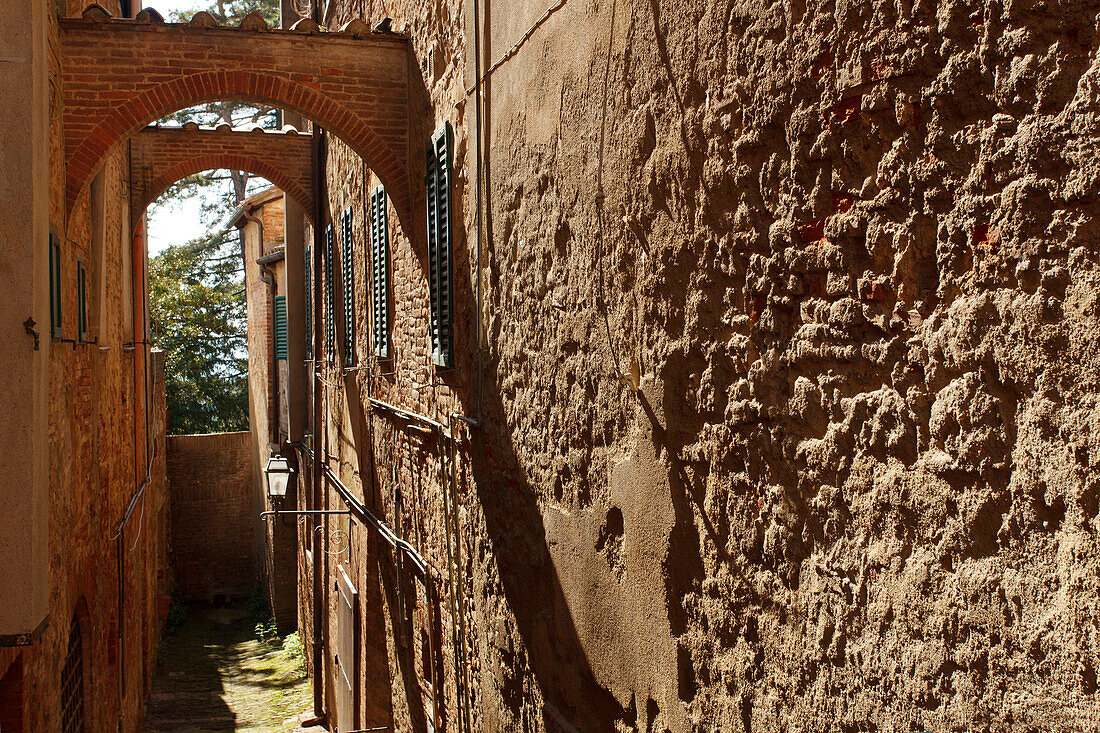 Small alley in Montepulciano, UNESCO World Heritage Site, province of Siena, Tuscany, Italy, Europe