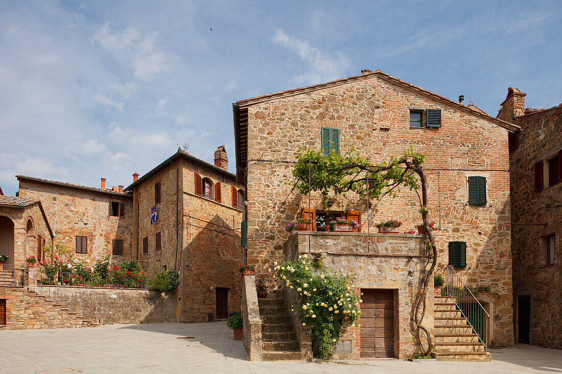 Treppen im alten Dorf Montichiello, Val d'Orcia, UNESCO Weltkulturerbe, Provinz Siena, Toskana, Italien, Europa