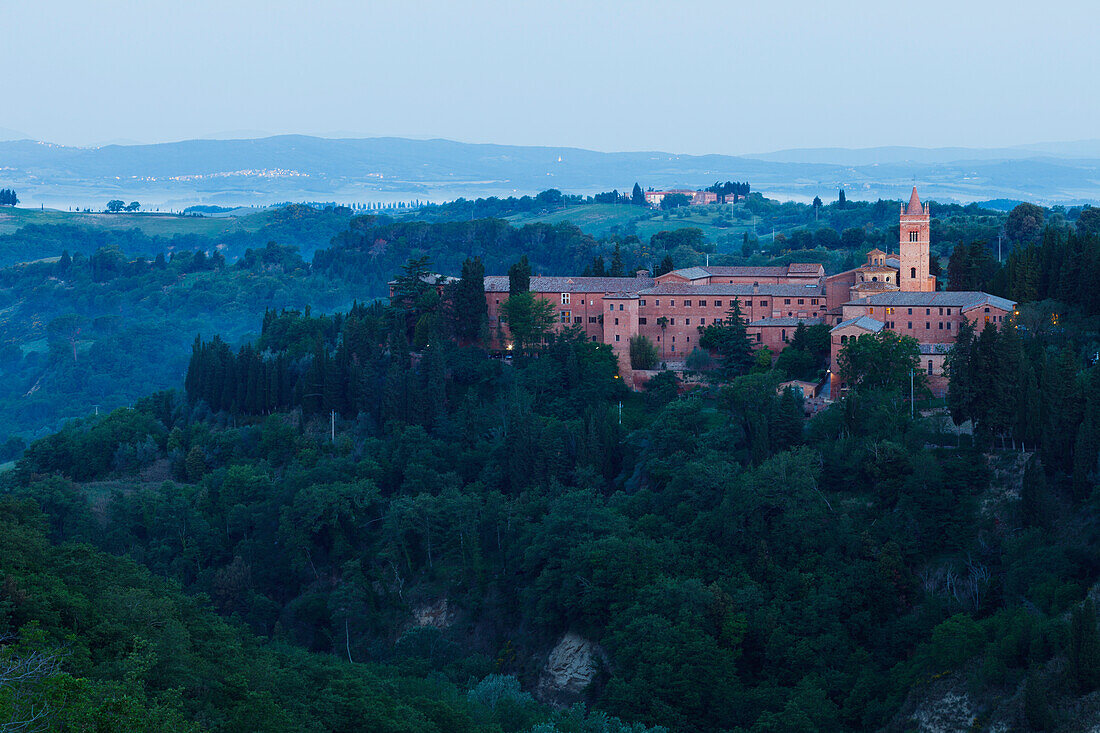 Monte Oliveto Maggiore, Benediktiner-Kloster bei Asciano, Val d'Orcia, UNESCO Weltkulturerbe, Provinz Siena, Toskana, Italien, Europa