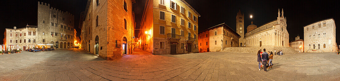 Piazza Garibaldi Platz mit Cattedrale di San Cerbone Kathedrale, Dom bei Nacht, Massa Marittima, Provinz Grosseto, Toskana, Italien, Europa