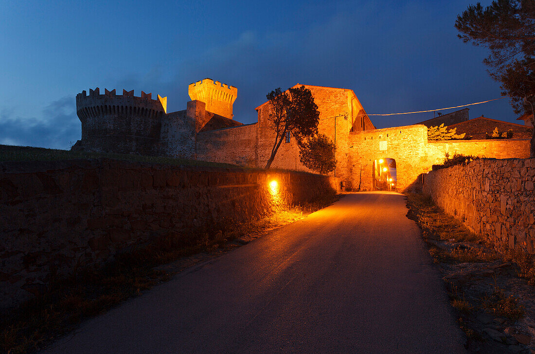 Fortress in the evening light, Populonia Alta, province of Livorno, Tuscany, Italy, Europe