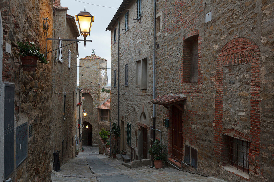 Alley in the fortress, Castiglione della Pescaia, seaside town, province of Grosseto, Tuscany, Italy, Europe