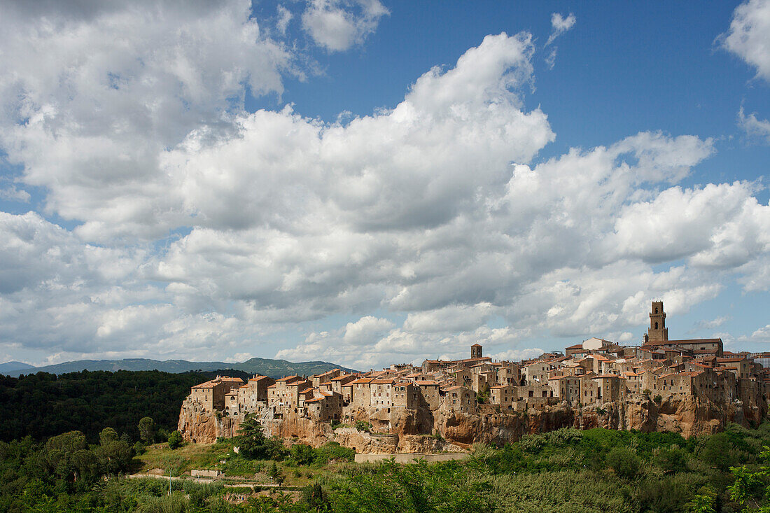 Stadtansicht von Pitigliano, Provinz Grosseto, Toskana, Italien, Europa