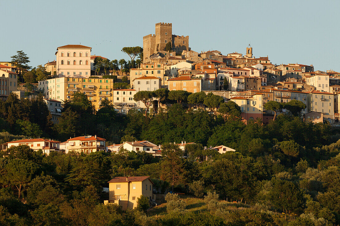Manciano mit sienesischem Kastell, province of Grosseto, Tuscany, Italy, Europe