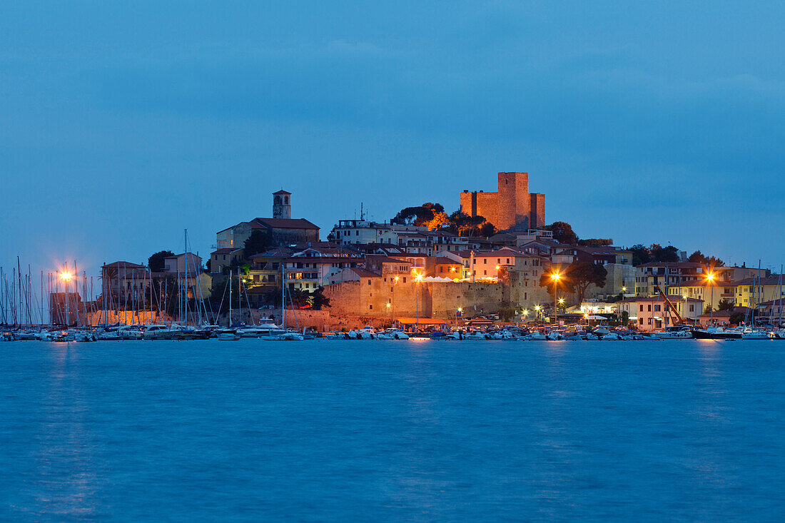 Golfo di Talamone, Golf von Talamone, Talamone mit Festung, Mittelmeer, Provinz Grosseto, Toskana, Italien, Europa