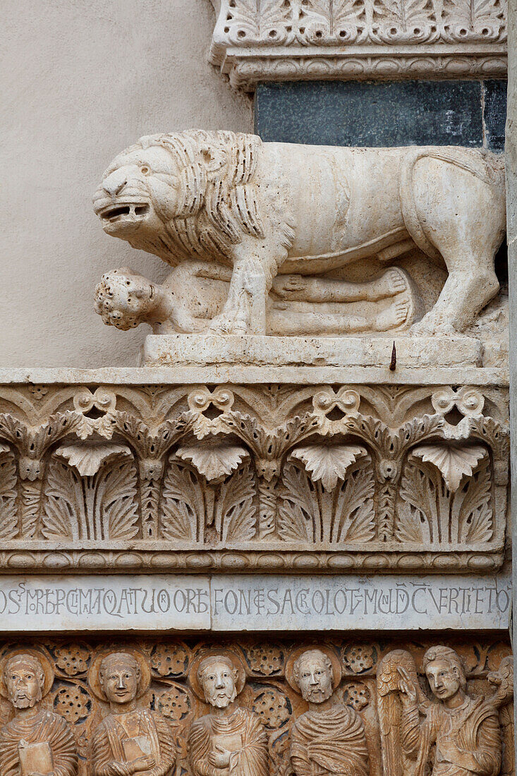 Lion sculpture made of marble above the portal of Pieve di Sant Andrea church, Romanesque, Pistoia, Via Francigena, Tuscany, Italy, Europe