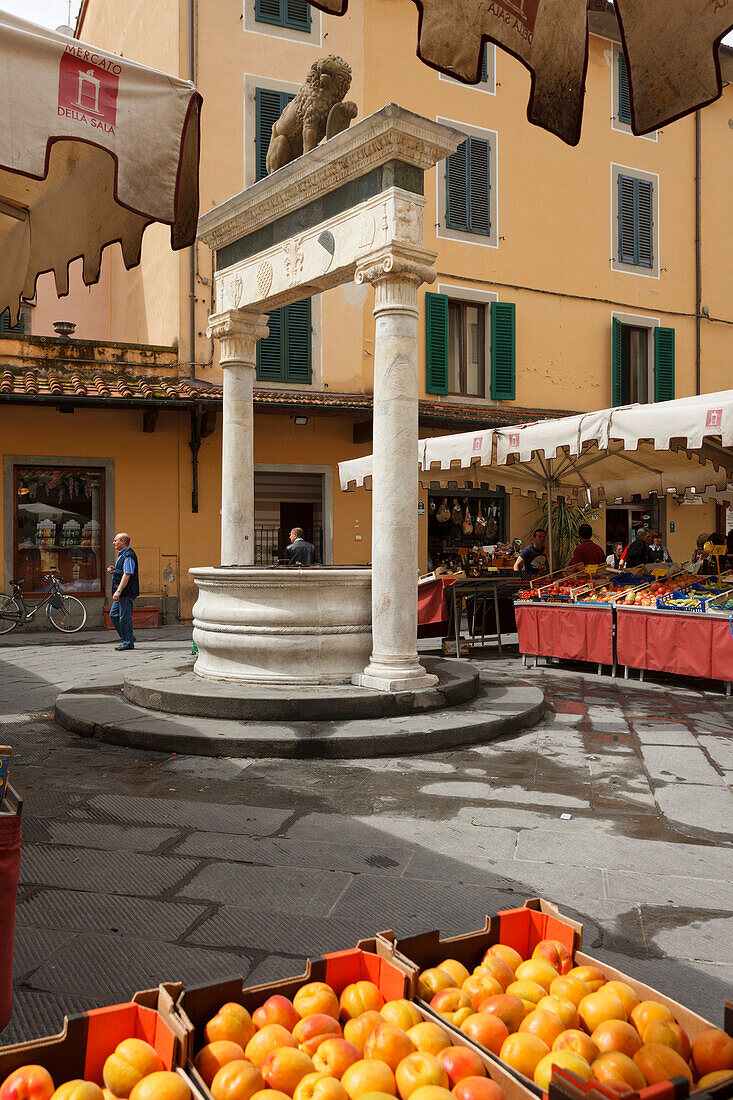 Fruit at a market stand near the fountain, Piazza del Ortaggio, market place, Pistoia, Tuscany, Italy, Europe