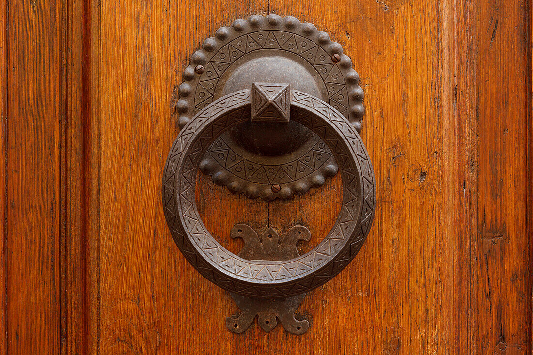 Door knocker on the door, Pistoia, Via Francigena, Tuscany, Italy, Europe