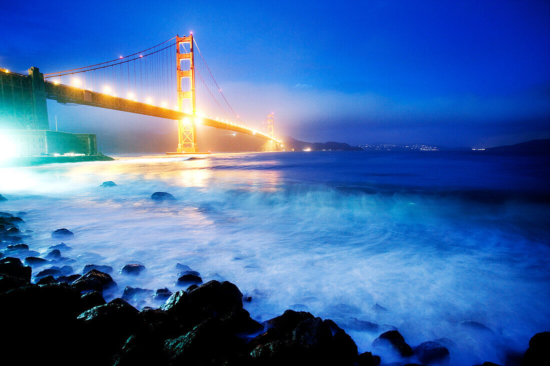 USA, California, San Francisco, the Golden Gate Bridge at night, Fort Point