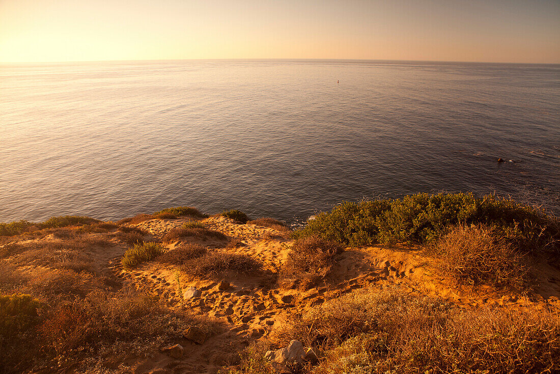 USA, California, Malibu, view of the Pacific Ocean in the morning light, Big Dume